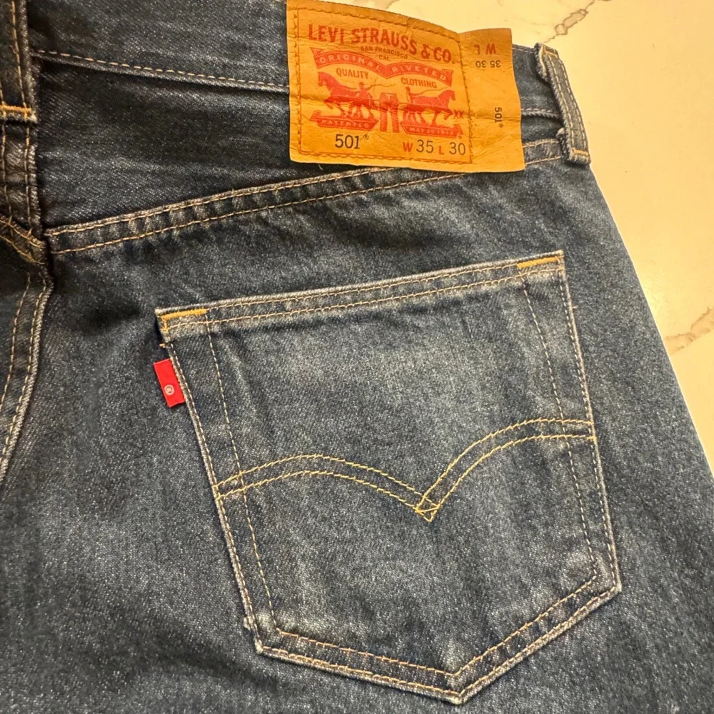 Levis 501 Original Fit Mens Jeans Dark Wash Indigo Blue Button Fly 35x30